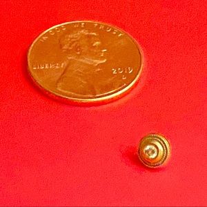 Body gems 14k gold threadless stud with quartz